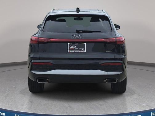 Mythos Black Metallic 2026 Audi Q5 Premium Plus TFSI quattro S tronic