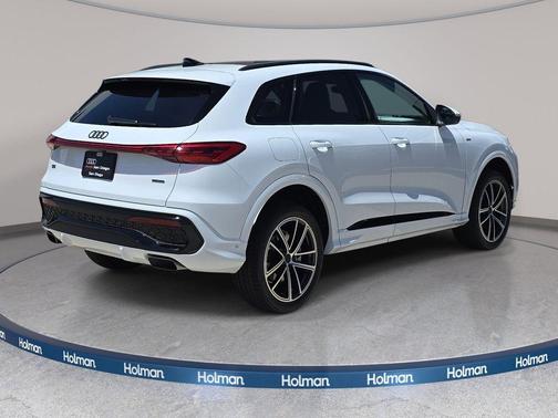 Glacier White Metallic 2026 Audi Q5 Premium Plus TFSI quattro S tronic