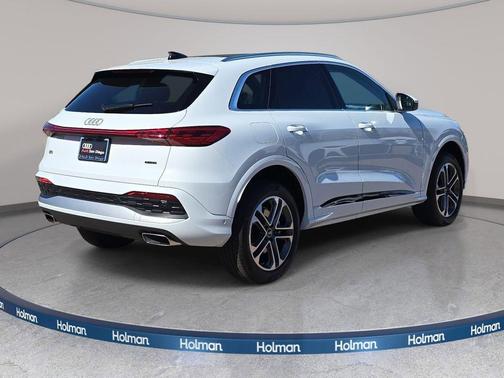 Glacier White Metallic 2026 Audi Q5 Premium Plus TFSI quattro S tronic