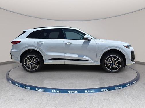 Glacier White Metallic 2026 Audi Q5 Premium Plus TFSI quattro S tronic