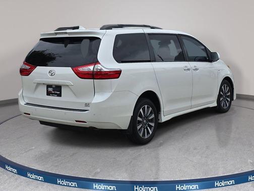 2019 Toyota Sienna XLE