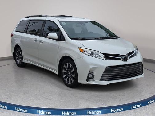 2019 Toyota Sienna XLE