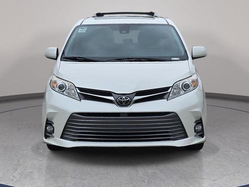 2019 Toyota Sienna XLE
