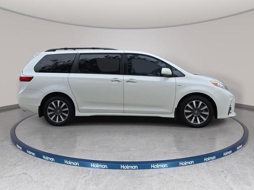 2019 Toyota Sienna XLE