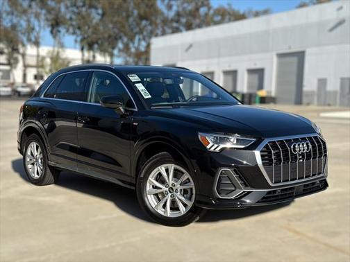 2025 Audi Q3 Premium 45 TFSI S line quattro Tiptronic