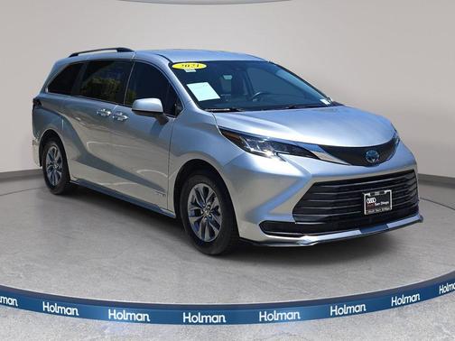 Celestial Silver Metallic 2021 Toyota Sienna LE