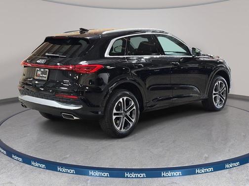 Mythos Black Metallic 2026 Audi Q5 Premium Plus TFSI quattro S tronic