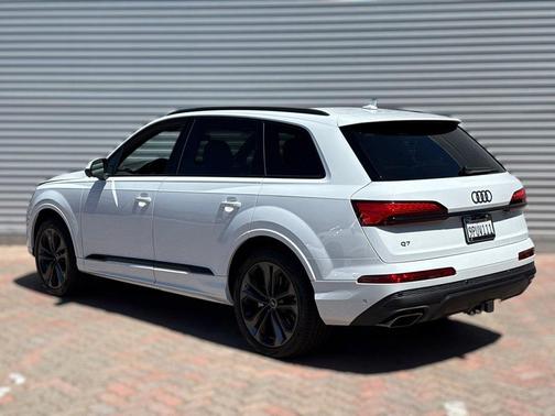 2025 Audi Q7 55 Premium Plus
