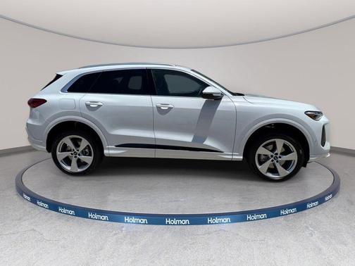 Glacier White Metallic 2025 Audi Q5 Premium Plus TFSI quattro S tronic