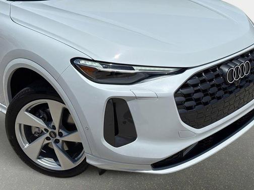 Glacier White Metallic 2025 Audi Q5 Premium Plus TFSI quattro S tronic