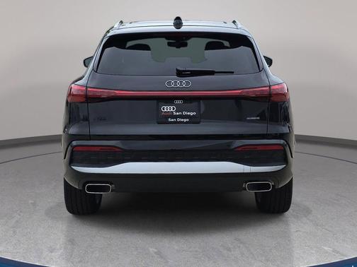 Mythos Black Metallic 2026 Audi Q5 Premium Plus TFSI quattro S tronic