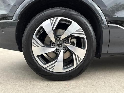 2025 Audi Q6 e-tron Premium Plus quattro
