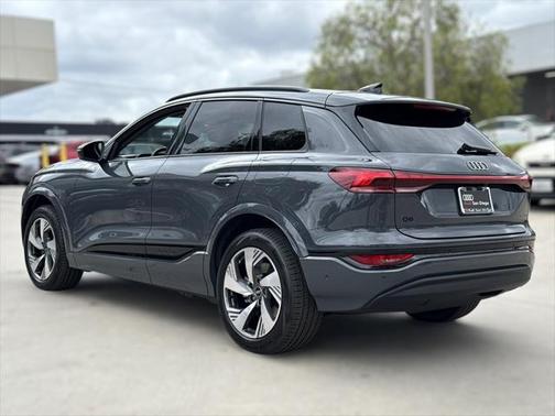 2025 Audi Q6 e-tron Premium Plus quattro