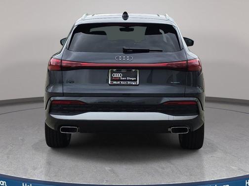 Tambora Gray Metallic 2026 Audi Q5 Premium Plus TFSI quattro S tronic