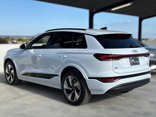 2025 Audi Q6 e-tron Premium Plus quattro
