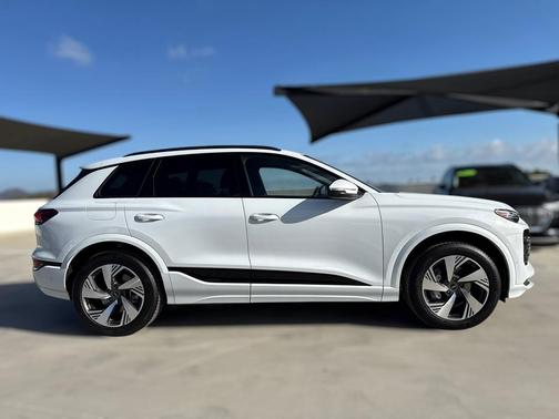 2025 Audi Q6 e-tron Premium Plus quattro