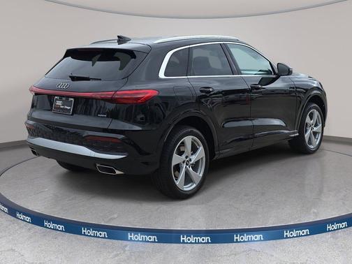 Mythos Black Metallic 2026 Audi Q5 Premium Plus TFSI quattro S tronic