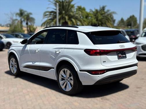 2025 Audi Q6 e-tron Premium Plus