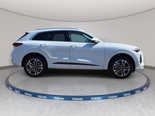 Glacier White Metallic 2026 Audi Q5 Premium Plus TFSI quattro S tronic