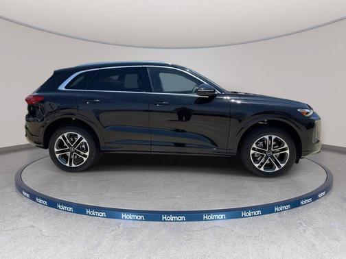 Mythos Black Metallic 2025 Audi Q5 Premium TFSI quattro S tronic