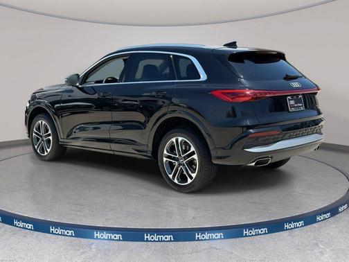 Mythos Black Metallic 2025 Audi Q5 Premium TFSI quattro S tronic