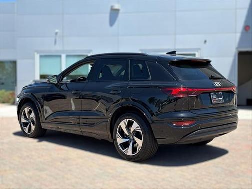 2025 Audi Q6 e-tron Premium Plus quattro