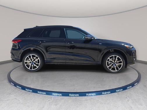 Mythos Black Metallic 2026 Audi Q5 Premium Plus TFSI quattro S tronic