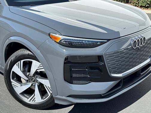 2025 Audi Q6 e-tron Premium Plus quattro