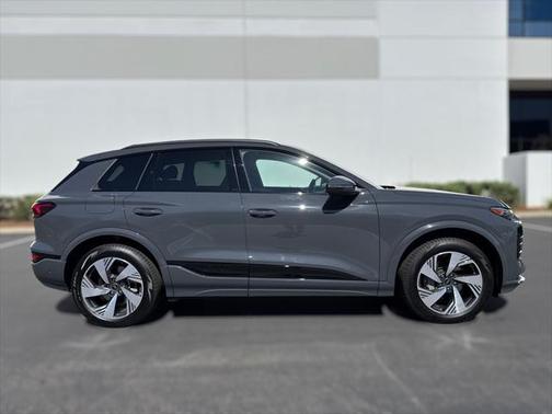 2025 Audi Q6 e-tron Premium Plus quattro