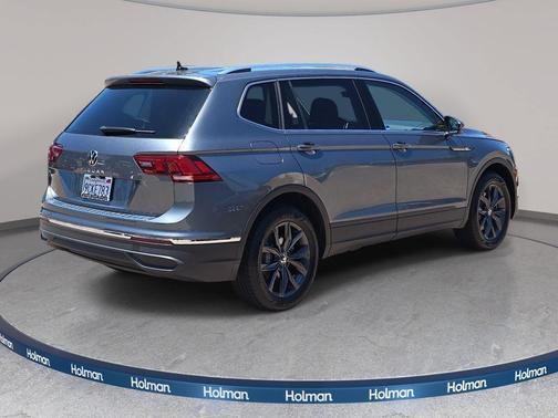 Gray 2022 Volkswagen Tiguan 2.0T SE