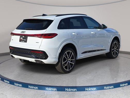 Glacier White Metallic 2026 Audi Q5 Premium Plus TFSI quattro S tronic