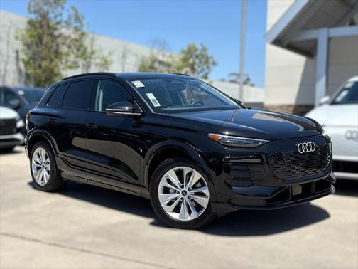 2025 Audi Q6 e-tron Premium Plus