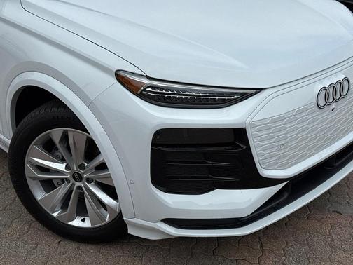 2025 Audi Q6 e-tron Premium Plus