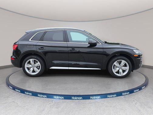 Mythos Black Metallic 2019 Audi Q5 2.0T Premium