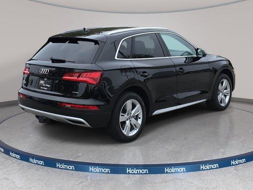 Mythos Black Metallic 2019 Audi Q5 2.0T Premium