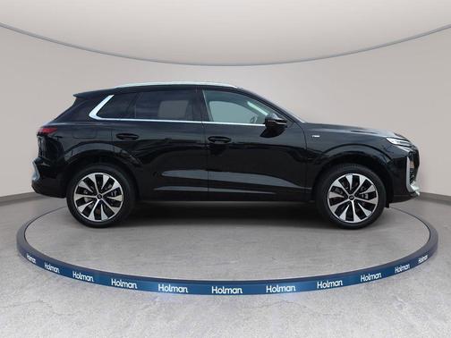 Mythos Black Metallic 2026 Audi Q3 TFSI quattro S tronic