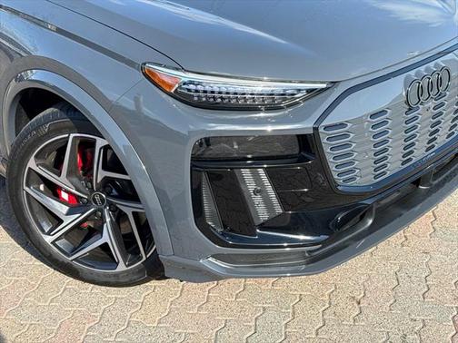 2025 Audi SQ6 e-tron Prestige quattro