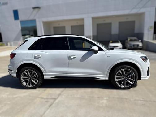 2025 Audi Q3 Premium 45 TFSI S line quattro Tiptronic
