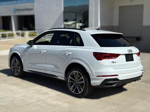 2025 Audi Q3 Premium 45 TFSI S line quattro Tiptronic