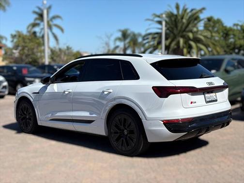 2024 Audi Q8 e-tron Prestige