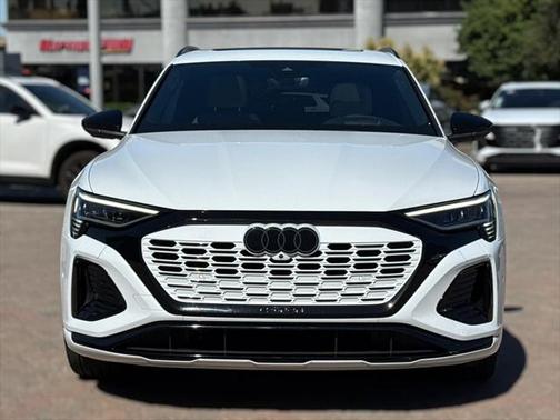 2024 Audi Q8 e-tron Prestige