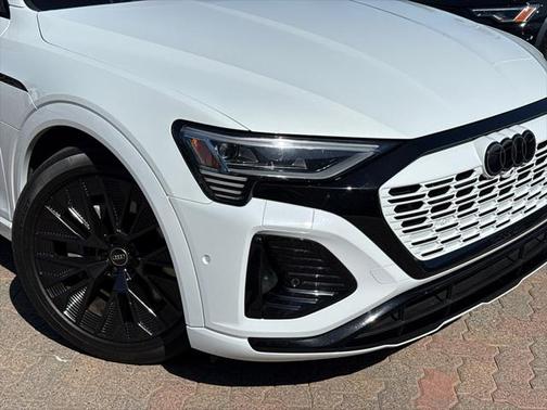 2024 Audi Q8 e-tron Prestige