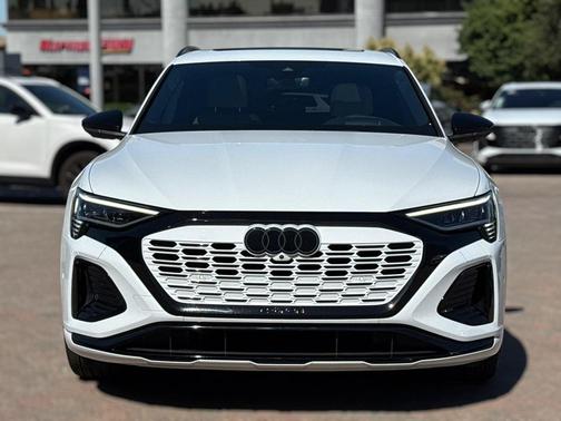 2024 Audi Q8 e-tron Prestige