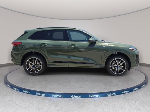 District Green Metallic 2026 Audi Q5 Premium Plus TFSI quattro S tronic