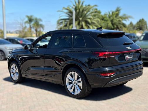 2025 Audi Q6 e-tron Premium Plus