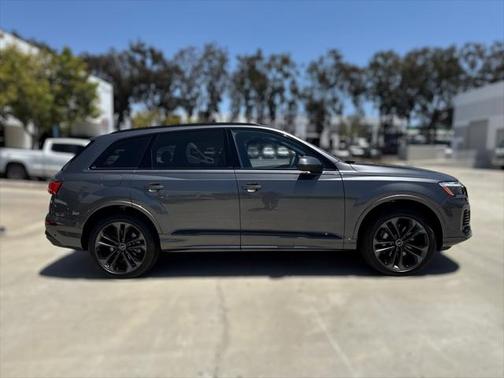 2025 Audi Q7 55 Premium Plus