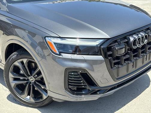 2025 Audi Q7 55 Premium Plus