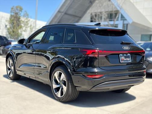 2025 Audi Q6 e-tron Premium Plus quattro
