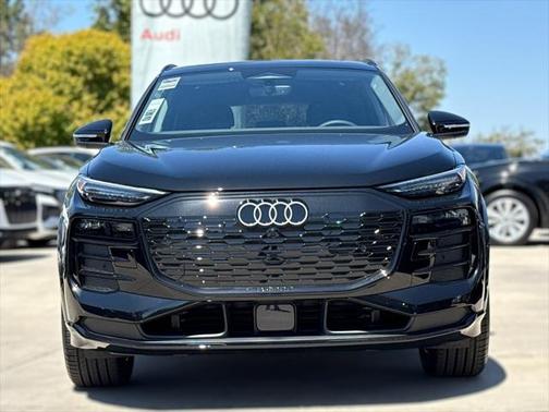 2025 Audi Q6 e-tron Premium Plus quattro