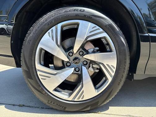 2025 Audi Q6 e-tron Premium Plus quattro